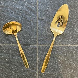 Two-piece gold plated serving utensils set by Rogers